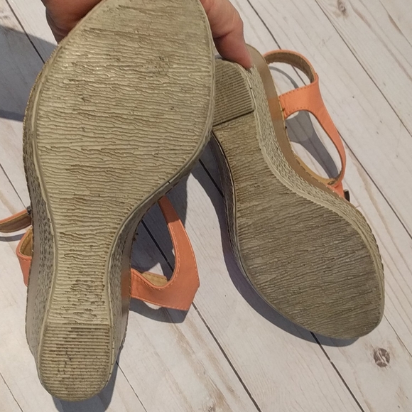 Beautiful Coral color sandals by Bella MarieπΊπΊπΈ - Picture 6 of 7